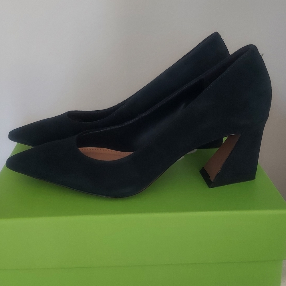 New Vince Camuto Dark Green Size 8 w/abstract heel.